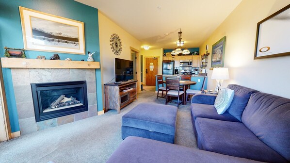 Living Room, Indoors, Room, Couch, Furniture