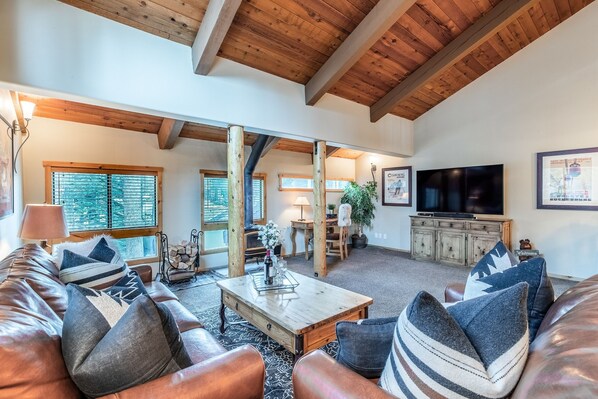 Living Room, Indoors, Room, Couch, Furniture