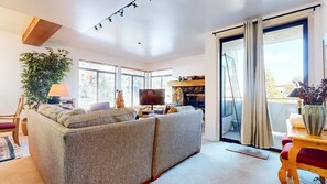 Home Decor, Indoors, Furniture, Living Room, Door