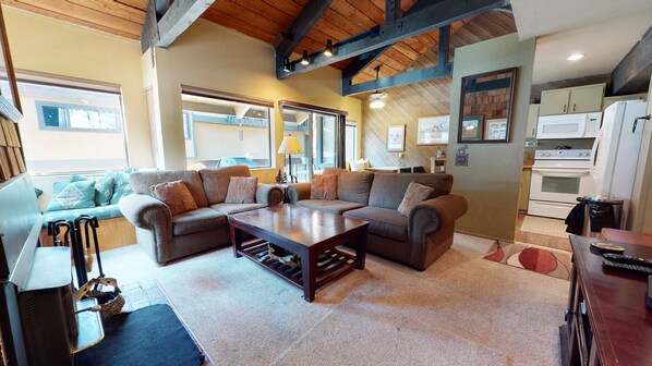 Living Room, Room, Indoors, Furniture, Flooring