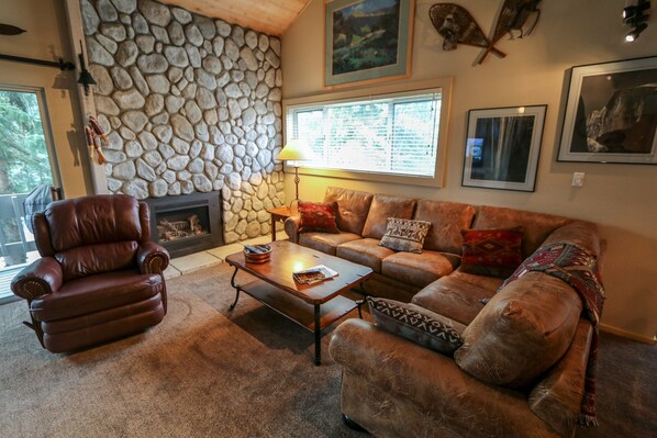 Indoors, Room, Living Room, Furniture, Couch