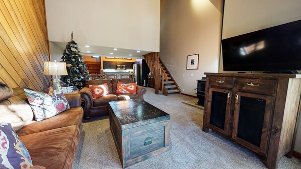 Living Room, Room, Indoors, Furniture, Couch