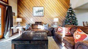 Couch, Furniture, Living Room, Indoors, Room