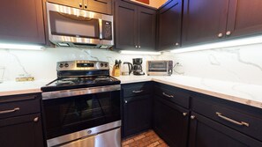 Oven, Room, Indoors, Kitchen, Microwave