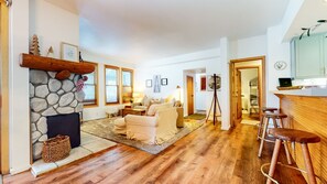 Indoors, Home Decor, Living Room, Furniture, Hardwood