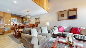 Home Decor, Furniture, Indoors, Living Room, Couch
