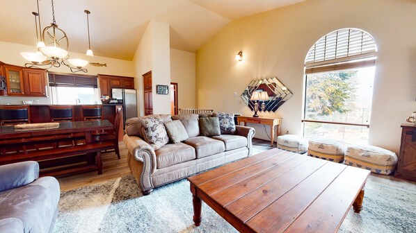 Room, Living Room, Indoors, Flooring, Hardwood