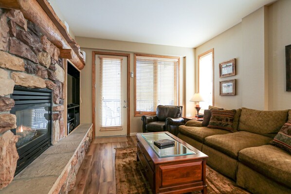Room, Living Room, Indoors, Hardwood, Flooring