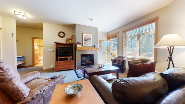Living Room, Room, Indoors, Couch, Furniture