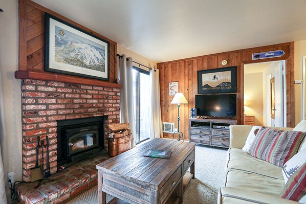 Room, Living Room, Indoors, Fireplace, Furniture