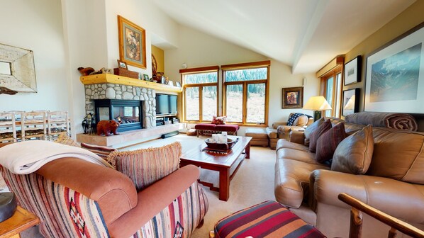 Indoors, Room, Living Room, Furniture, Couch