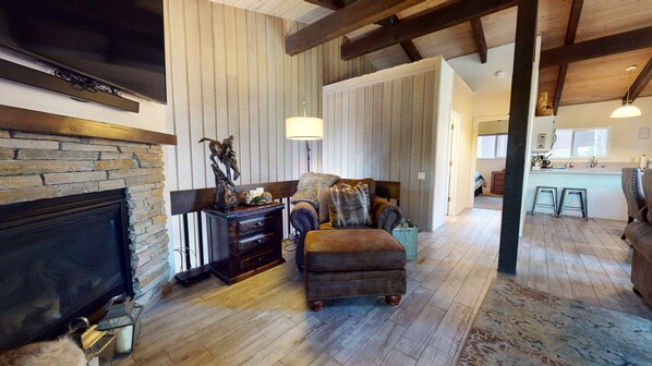 Flooring, Hardwood, Floor, Furniture, Couch