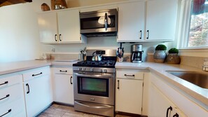 Room, Indoors, Oven, Kitchen, Cooktop