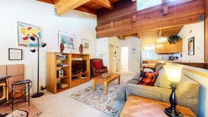 Home Decor, Indoors, Furniture, Living Room, Table