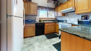 Flooring, Indoors, Room, Floor, Kitchen