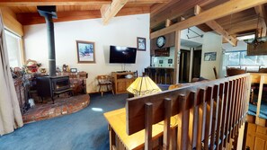 "Flooring","Hardwood","Screen","Living Room","Indoors"