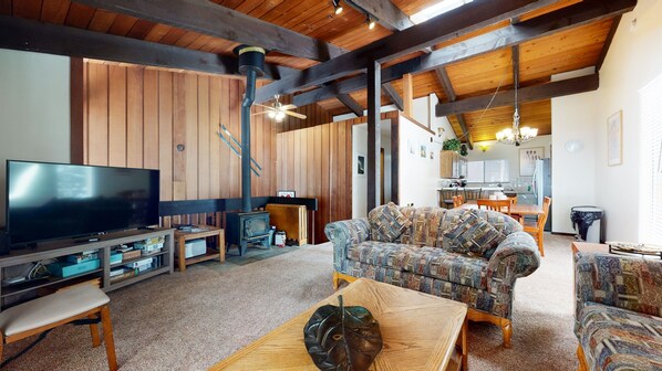 Living Room, Indoors, Room, Flooring, Couch