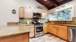 Indoors, Room, Oven, Flooring, Kitchen