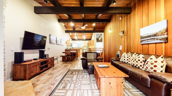 Flooring, Hardwood, Floor, Indoors, Living Room