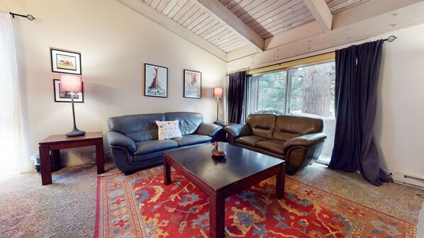 Living Room, Room, Indoors, Furniture, Couch