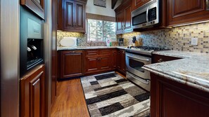 Room, Indoors, Oven, Microwave, Hardwood