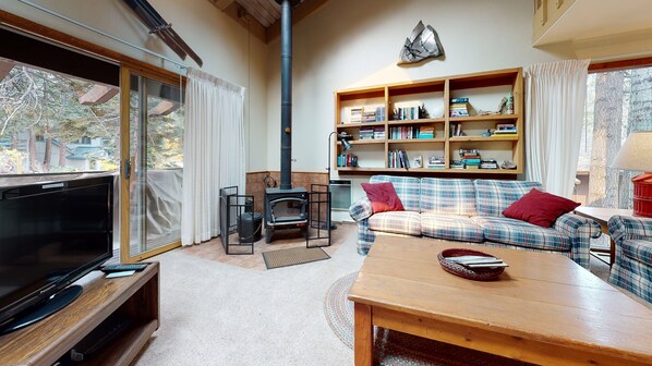 Furniture, Room, Living Room, Indoors, Flooring