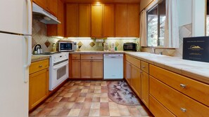 Flooring, Indoors, Room, Kitchen, Oven