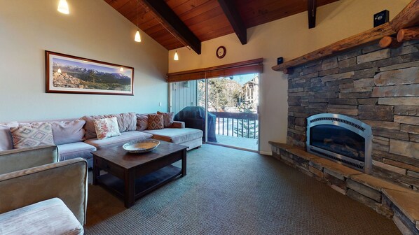 Flooring, Screen, Living Room, Room, Indoors