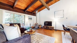 Indoors, Furniture, Living Room, Hardwood, Lamp