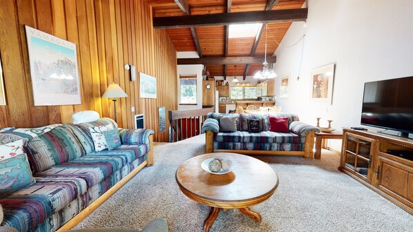 Furniture, Room, Living Room, Indoors, Table
