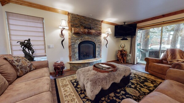 Home Decor, Indoors, Room, Living Room, Rug