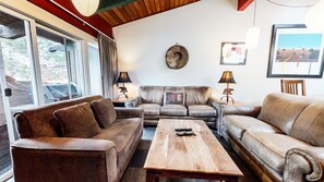 Furniture, Couch, Room, Living Room, Indoors