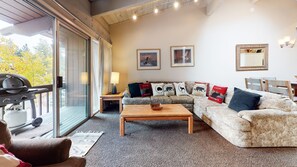 Living Room, Indoors, Room, Couch, Furniture