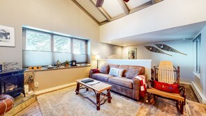 Living Room, Indoors, Furniture, Home Decor, Couch