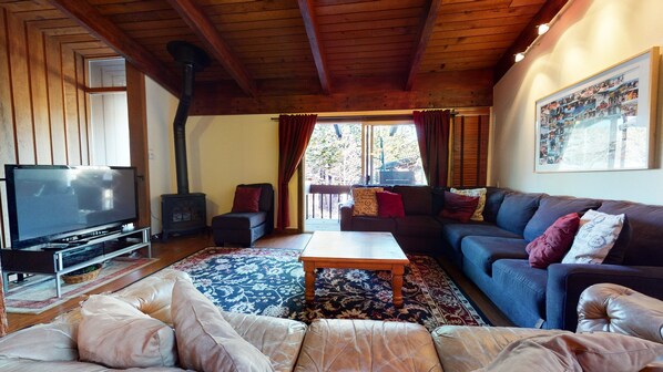 Living Room, Room, Indoors, Couch, Furniture