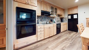 Indoors, Room, Oven, Flooring, Kitchen