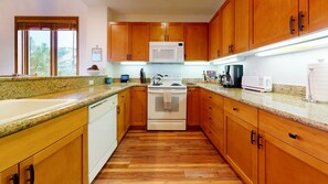 Room, Indoors, Flooring, Kitchen, Oven