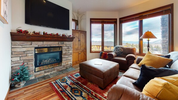 Living Room, Indoors, Room, Furniture, Couch