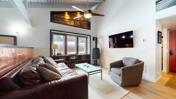 Living Room, Room, Indoors, Couch, Furniture