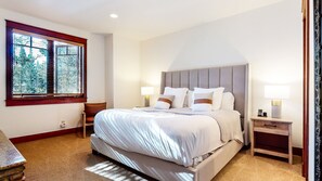 Bedroom, Room, Indoors, Furniture, Bed