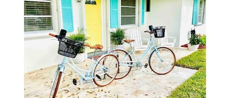 Enjoy these two bikes with baskets and drink holders