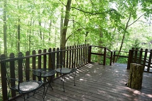 Cabin #2 Deck with Lawn Furniture