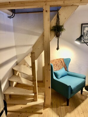 Maisonette an der Traun, 50 qm, 1 separates Schlafzimmer-Treppe (neu eingebaut im Januar2024)