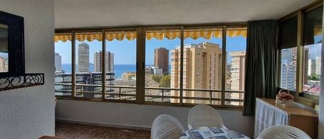 Terraza y vistas desde apartamentos mariscal 1 en Benidorm