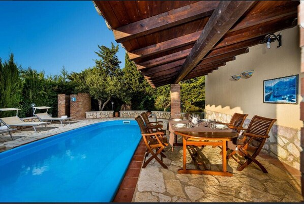 Swimming pool