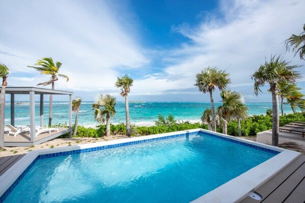 Welcome to Pura Vida, this beautiful tropical villa is directly on the beach. Our pool.