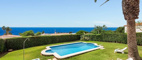 Garden with wonderful seaview