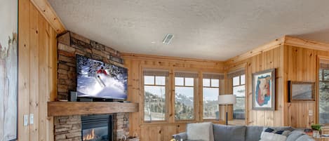 Remodeled Luxury Condo Just Steps to Deer Valley Resort / Snow Park Lodge.