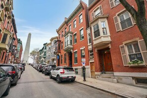 “ Battle of Bunker Hill” Historical mansion 50 yards away