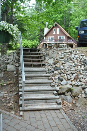 Steps from parking to first floor deck